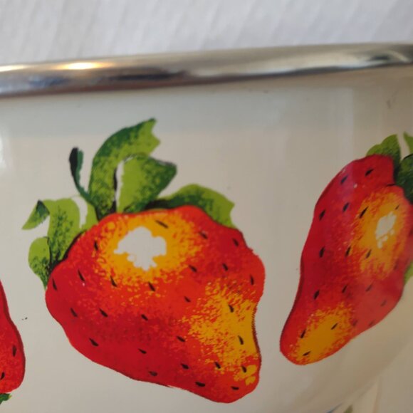 Vintage Kobe Strawberry Nesting Bowls Set of 3 Metal JCPenney - Picture 8 of 10